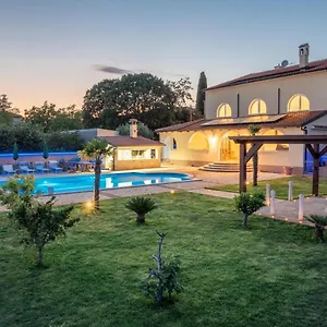 4* Gasthof Via Flavia With Common Pool